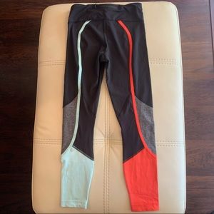 Lululemon Color Block Leggings Size: 4